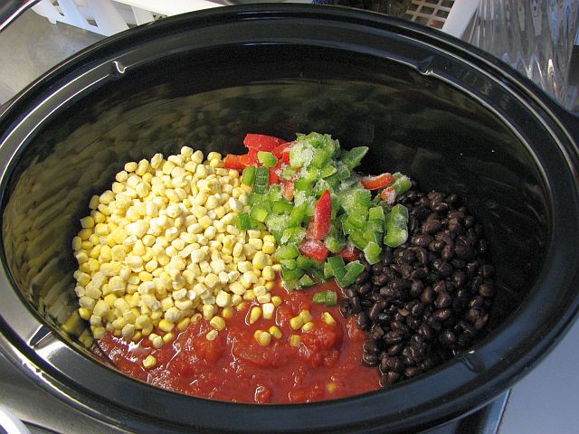 majs, paprika, svarta bönor, tomater