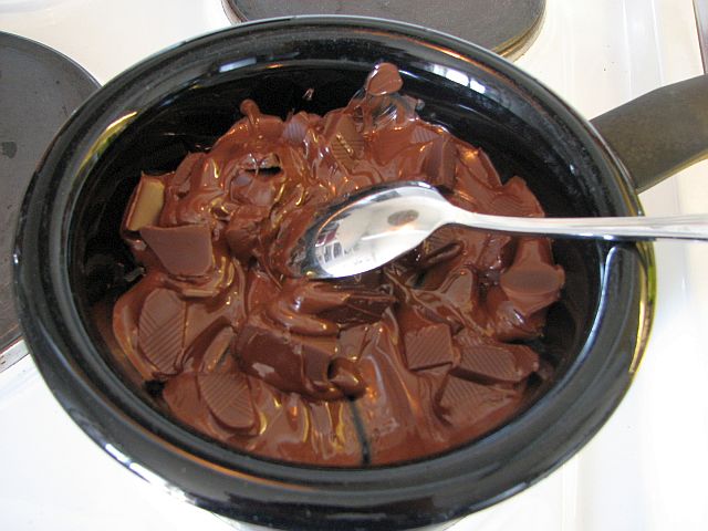 Smält blockchokladen i vattenbad eller i mikrovågsugn