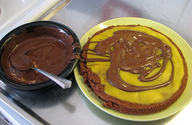 Glasera tårtan utan att gegga till persikogelén