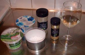 Ugnsbakad laxfilé med färska örter: ingredienser till såsen