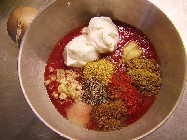 Blanda ingredienserna till såsen