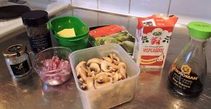 Champinjonfyllning till crêpes: ingredienser
