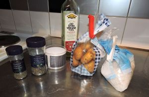 Saltbakade potatishalvor: ingredienser