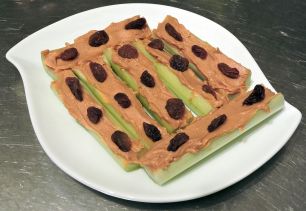 Myror på pinne - ants on a log