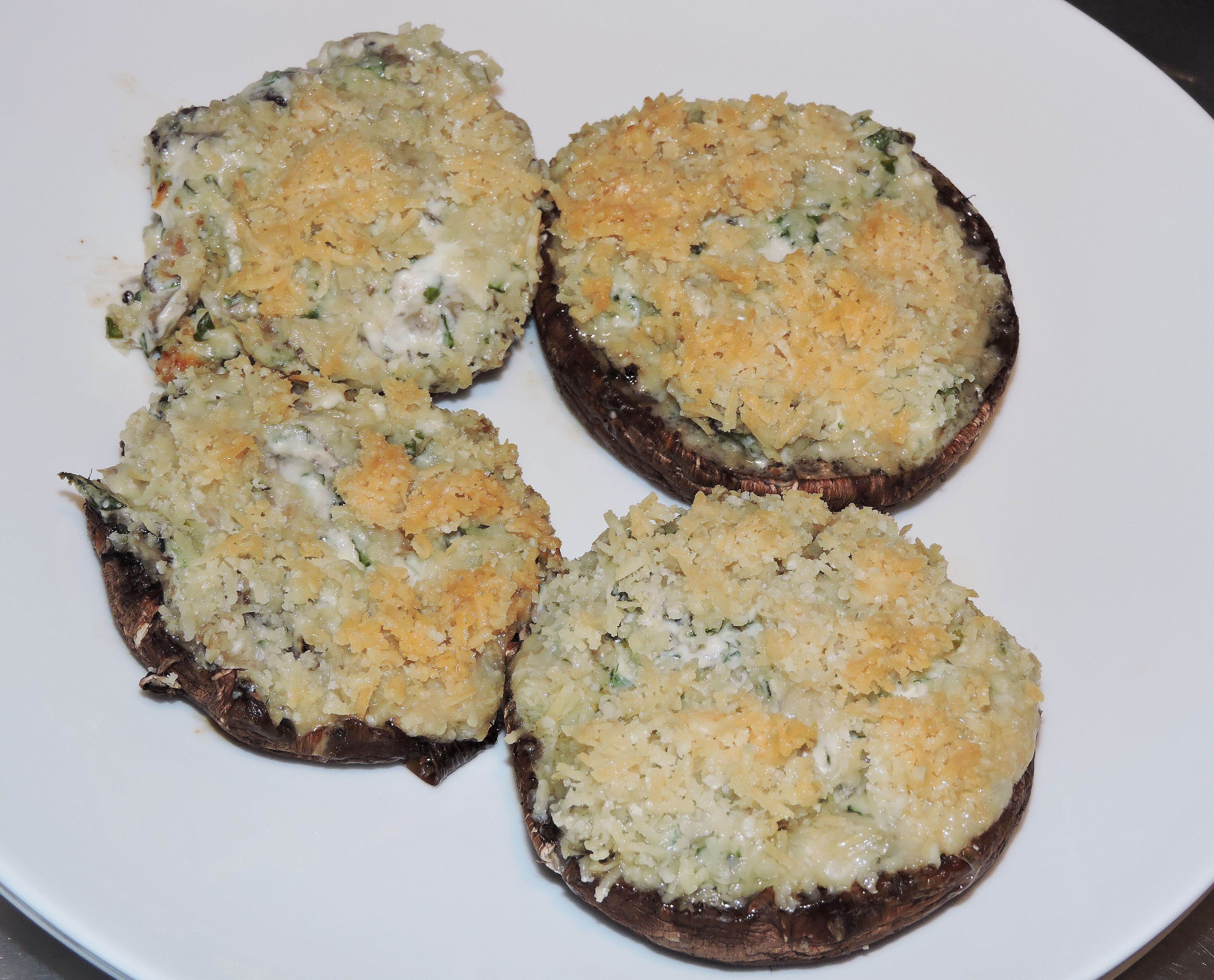 Gratinerade fyllda champinjoner