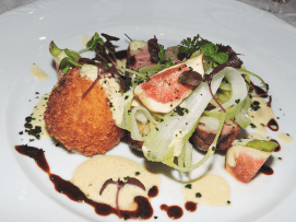 Stekt ankbröst med chevrekrokett, ankleversky och färska fikon.