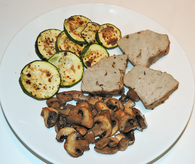grillad-zucchini-med-flaskfile-och-sauterade-champinjoner