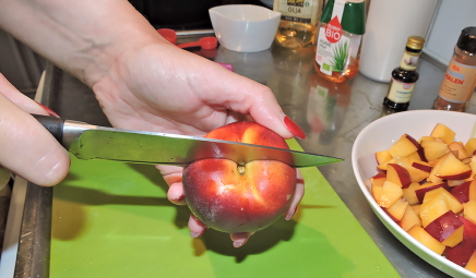 Skär nektarin el persika 1