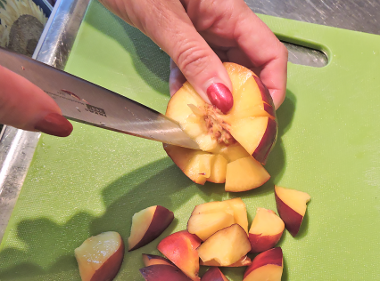 Skär nektarin el persika 10