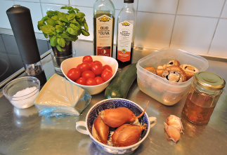 Saute champinjoner zucchinin tomater 1 - ingredienser