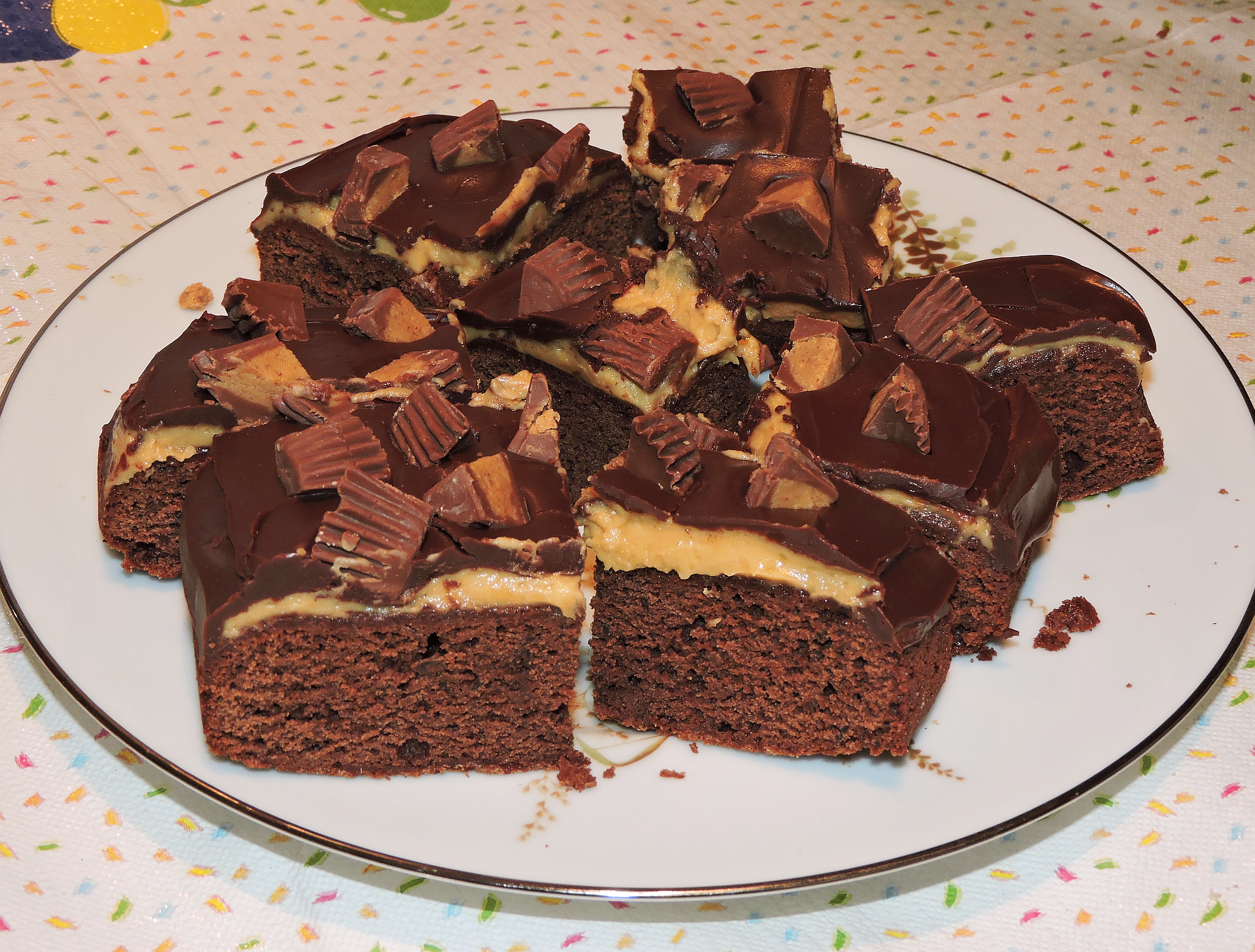 Chokladbrownies med jordnötssmör och Peanut Butter Cups