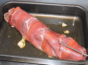 Lägg fläskfilén i den ugnsfasta formen