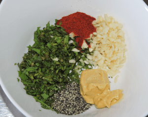 Blanda ingredienserna till marinaden