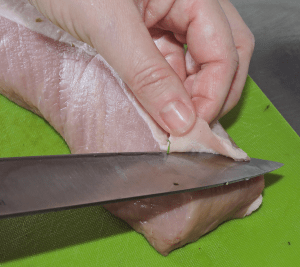 Skölj och putsa fläskfilén